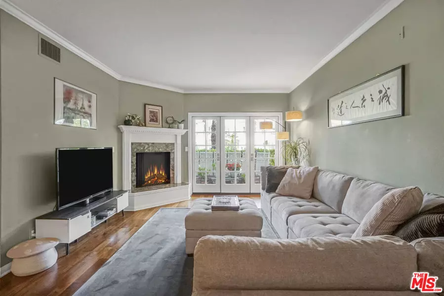 4401 Moorpark WAY #106, Toluca Lake, CA 91602