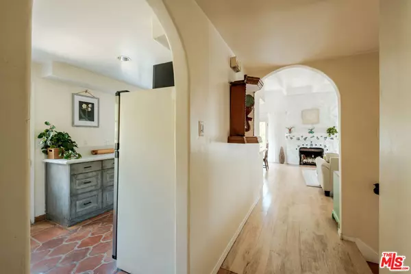 Topanga, CA 90290,21316 Encina RD