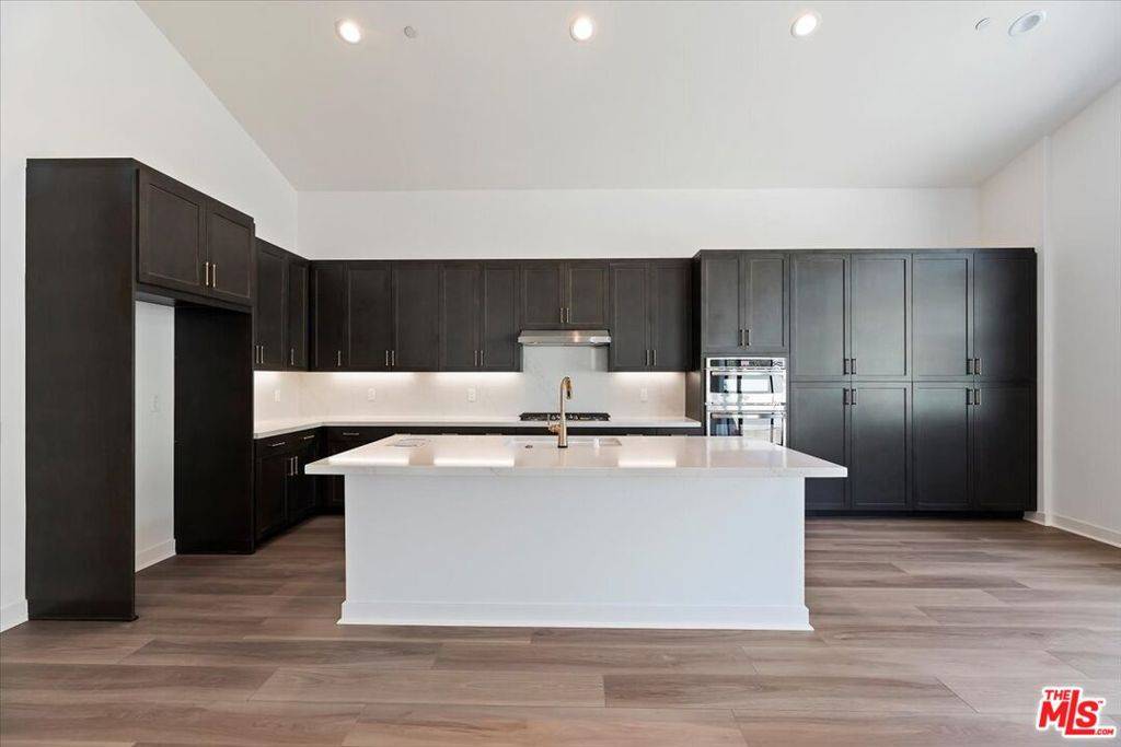 Santa Clarita, CA 91350,17857 Cirrus DR