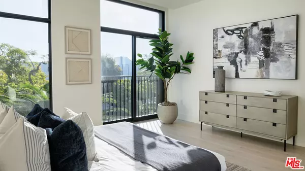 Beverly Hills, CA 90210,425 N Palm DR #403