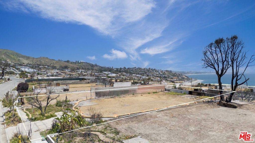 Malibu, CA 90265,18428 Clifftop WAY