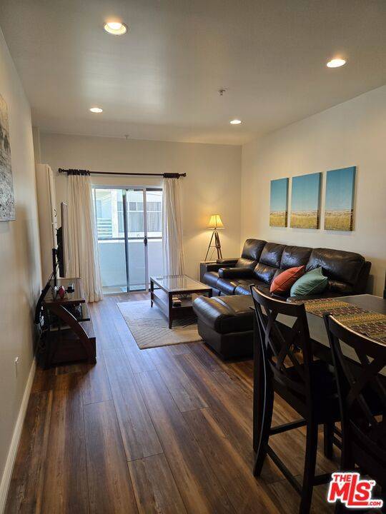 Los Angeles, CA 90045,7100 Alvern ST #114