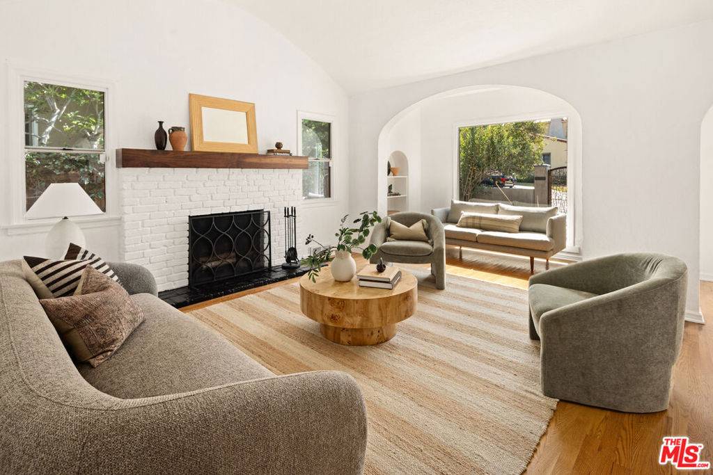 1307 Hauser BLVD, Los Angeles, CA 90019