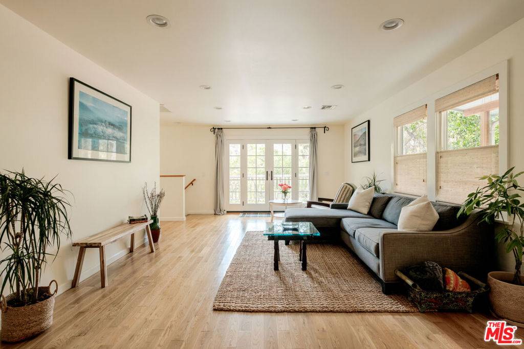 Topanga, CA 90290,502 Fernwood Pacific DR
