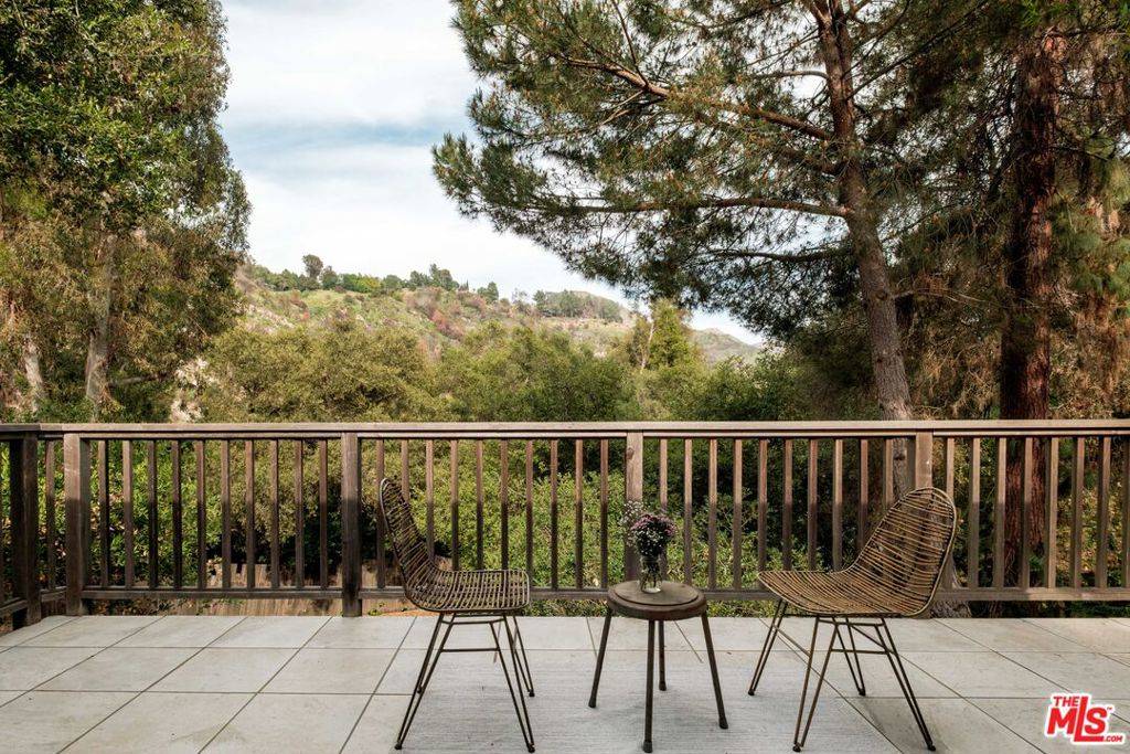 Topanga, CA 90290,502 Fernwood Pacific DR