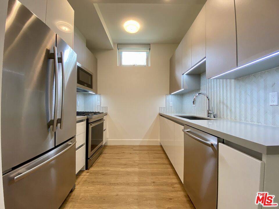 Beverly Hills, CA 90210,9265 BURTON WAY #102