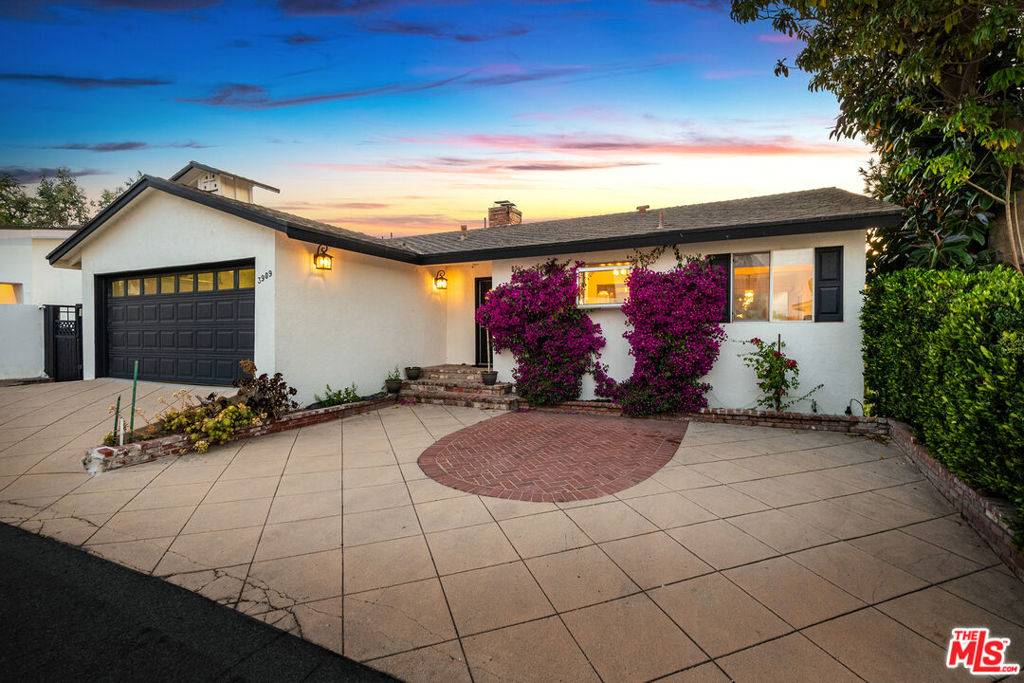 Sherman Oaks, CA 91423,3909 Glenridge DR