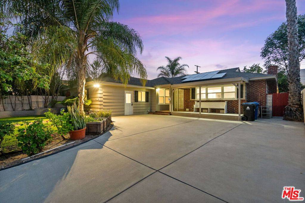 4833 Denny AVE, North Hollywood, CA 91601
