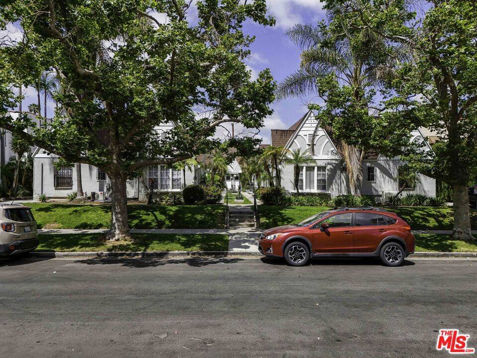 Los Angeles, CA 90036,537 N Orange DR