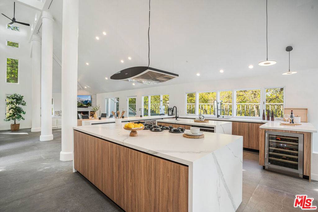 22029 Canon DR, Topanga, CA 90290