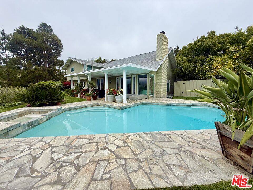 Los Angeles, CA 90049,13778 Raywood DR