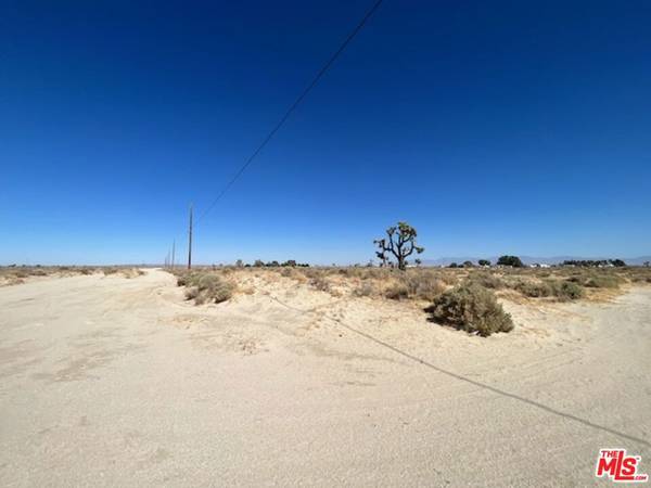 Lancaster, CA 93535,27 th. Str. E Avenue E-8