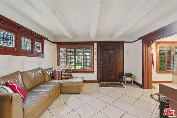 Los Angeles, CA 90004,128 N St Andrews PL