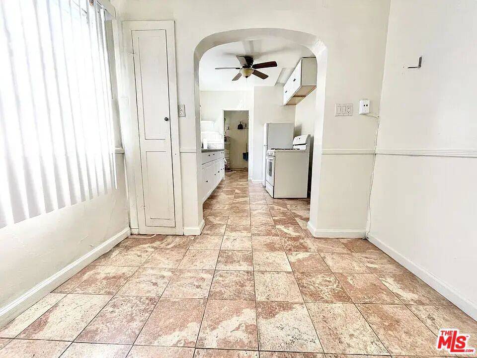 Los Angeles, CA 90035,8761 Cashio ST