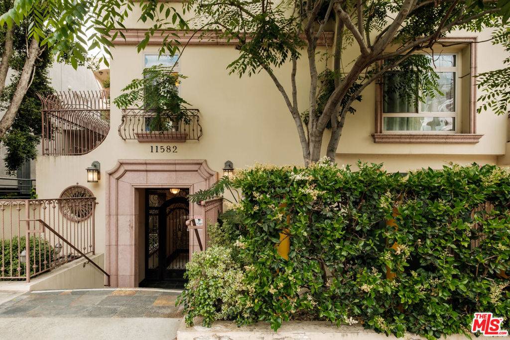Studio City, CA 91602,11582 Moorpark ST #204