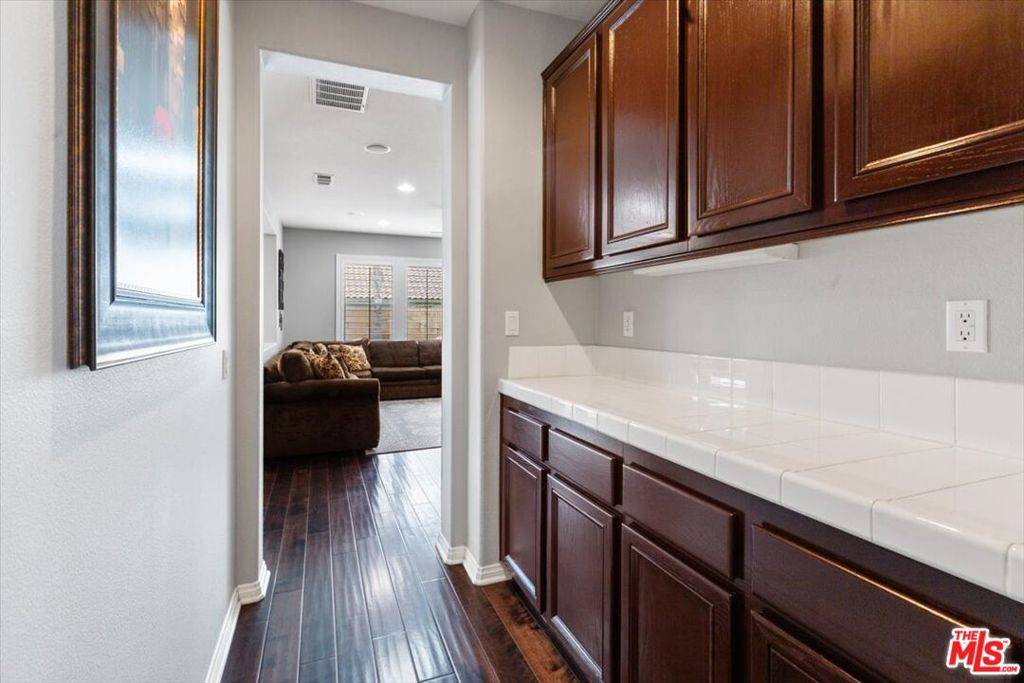 Eastvale, CA 92880,7915 Saddletree CT