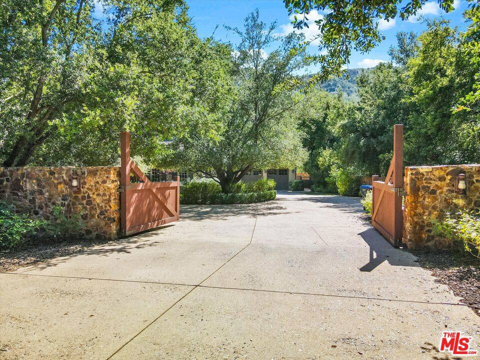 Agoura Hills, CA 91301,29734 Mulholland HWY