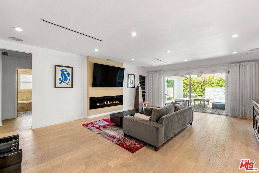 Valley Village, CA 91607,5860 Alcove AVE