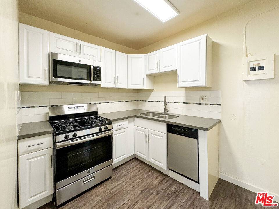 Los Angeles, CA 90027,4517 Franklin AVE