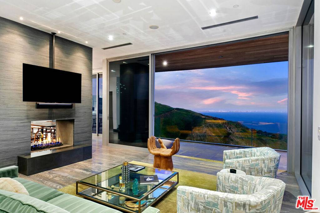 Malibu, CA 90265,21766 Azurelee DR