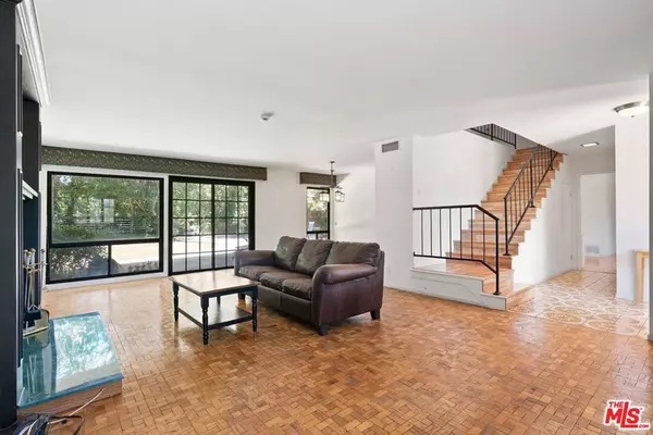 Woodland Hills, CA 91367,5557 Franrivers AVE