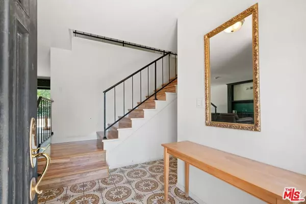 Woodland Hills, CA 91367,5557 Franrivers AVE