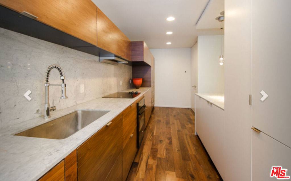 Beverly Hills, CA 90210,406 N Oakhurst DR #204