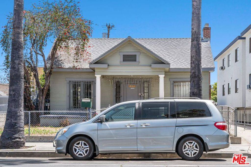 Los Angeles, CA 90004,206 N Oxford AVE