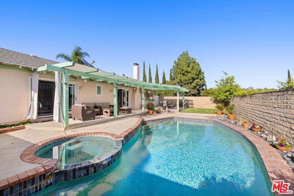 Chatsworth, CA 91311,20700 Nashville ST