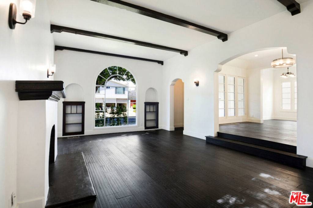 West Hollywood, CA 90046,918 N Genesee AVE