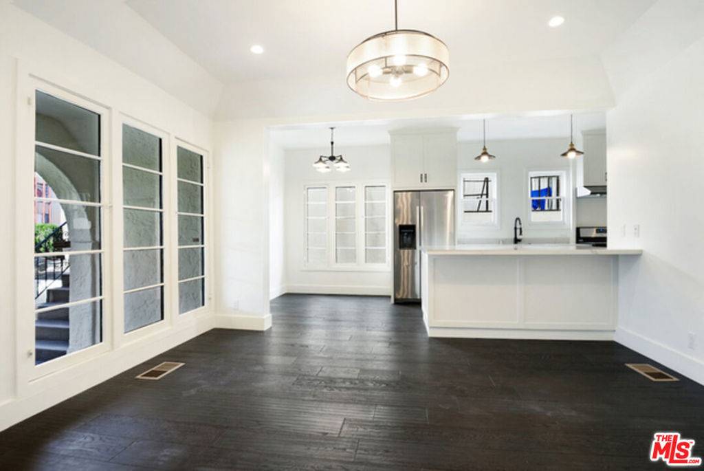West Hollywood, CA 90046,918 N Genesee AVE