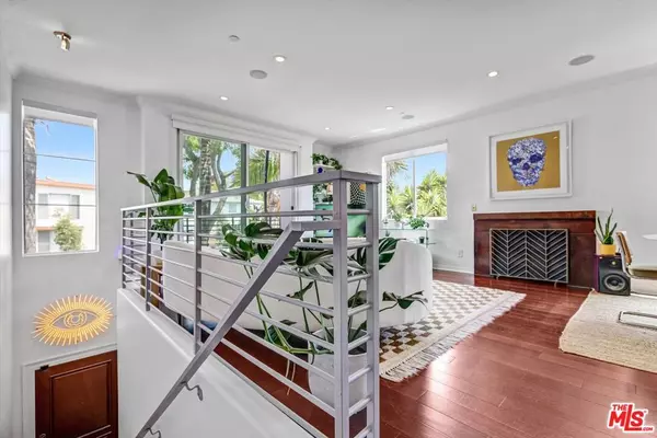 Los Angeles, CA 90046,1153 N Formosa AVE #2