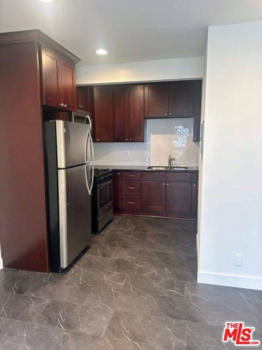 Beverly Hills, CA 90212,137 S Crescent DR #5