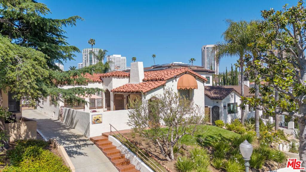 1511 Pandora AVE, Los Angeles, CA 90024