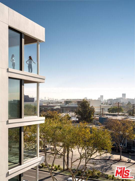 West Hollywood, CA 90069,9001 Santa Monica BLVD #303