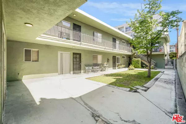 Los Angeles, CA 90025,1734 Barry AVE