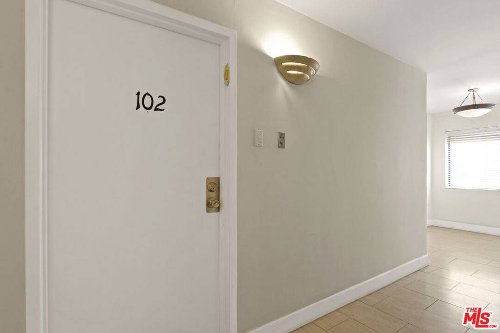 Los Angeles, CA 90035,1310 Roxbury DR #102