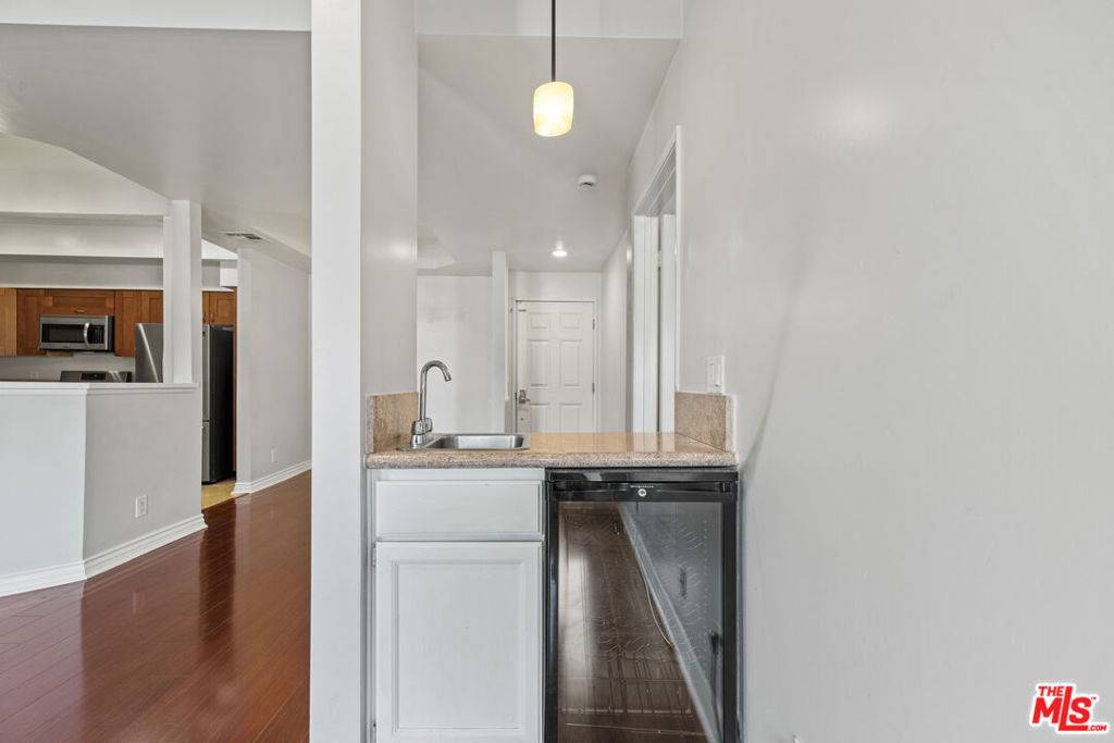 Sherman Oaks, CA 91401,5420 Sylmar AVE #117