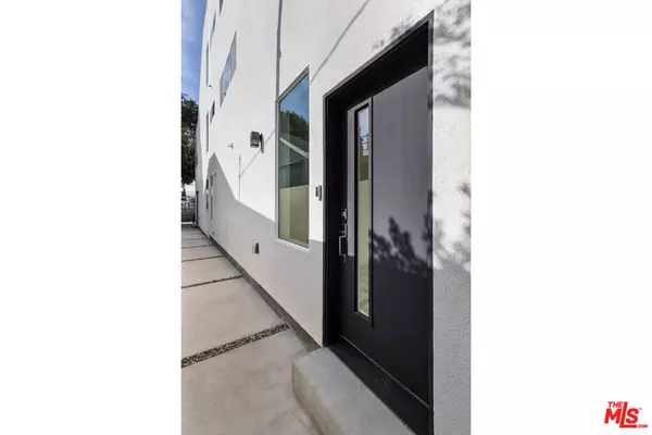 Los Angeles, CA 90065,3212 3/4 Verdugo RD