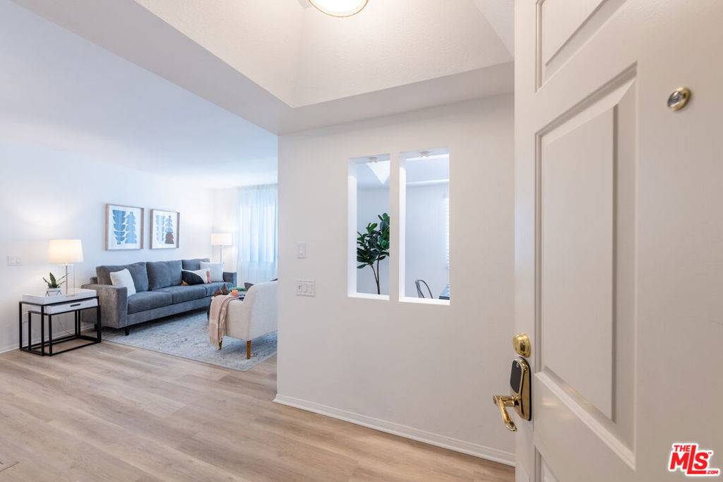 Studio City, CA 91604,13220 Valleyheart DR #102