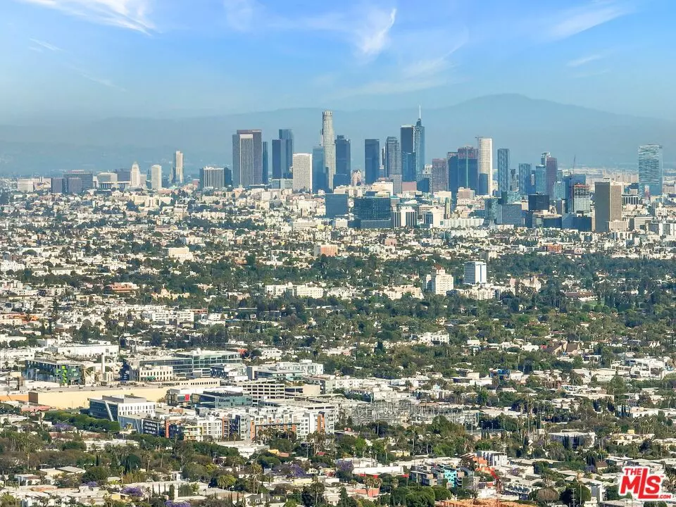 Los Angeles, CA 90069,9432 Sierra Mar PL