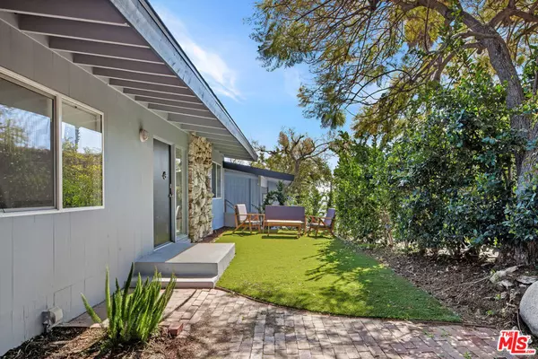 Los Angeles, CA 90069,9432 Sierra Mar PL