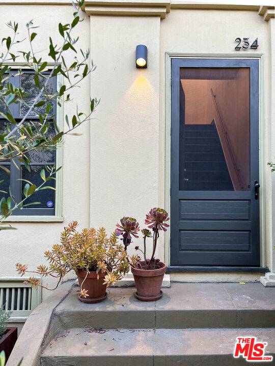 Los Angeles, CA 90026,232 Columbia PL