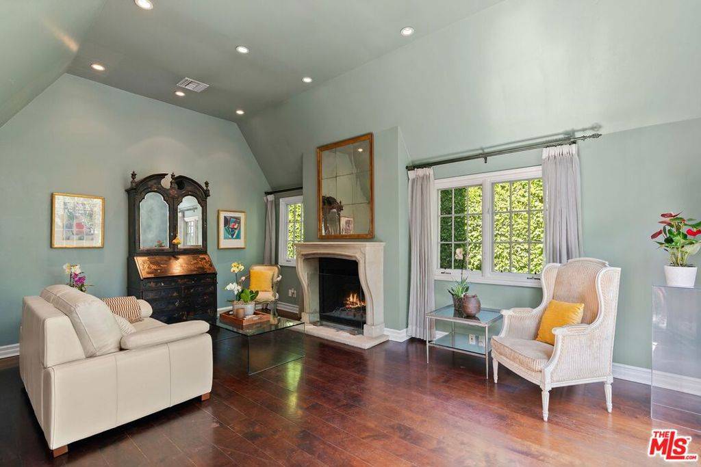 West Hollywood, CA 90069,9053 Elevado ST