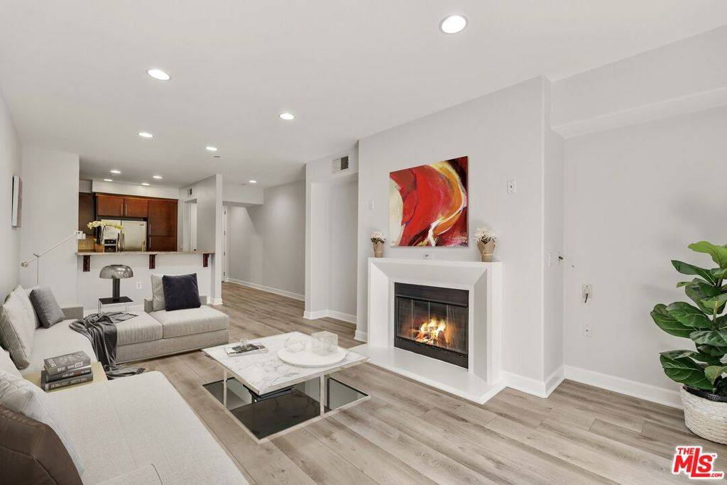 Sherman Oaks, CA 91401,14412 Killion ST #205