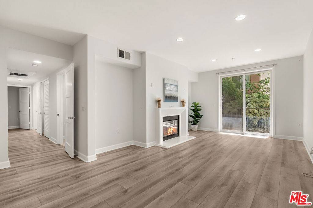 14412 Killion ST #205, Sherman Oaks, CA 91401