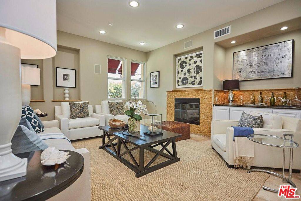 Pacific Palisades, CA 90272,16123 W SUNSET BLVD #203