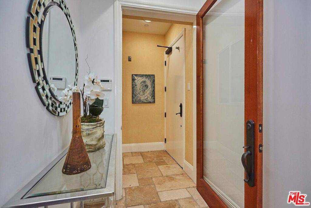 Pacific Palisades, CA 90272,16123 W SUNSET BLVD #203