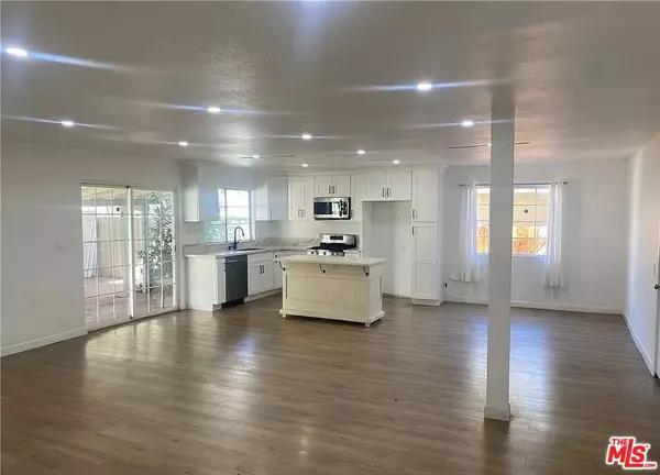 San Fernando, CA 91345,15535 Tuba ST