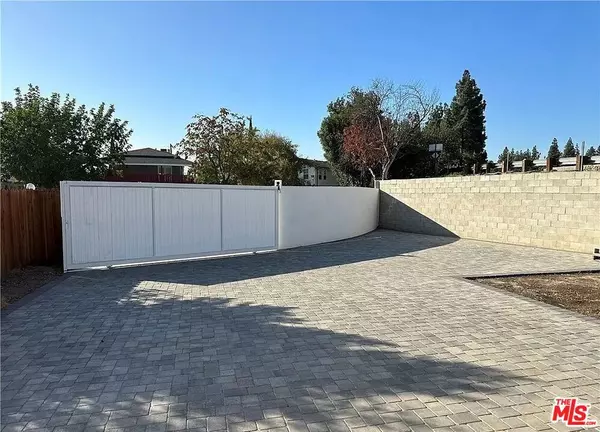 San Fernando, CA 91345,15535 Tuba ST